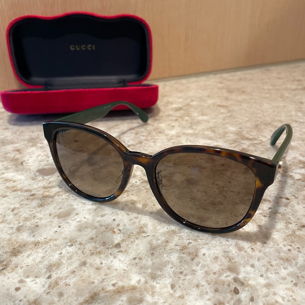 Gucci brown sunglasses with red/green